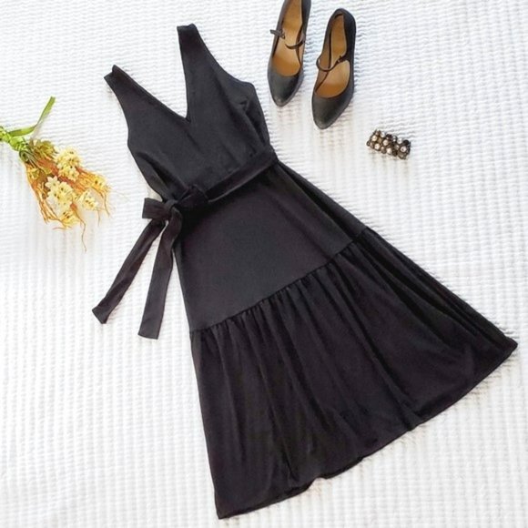 Banana Republic Dresses & Skirts - Banana Republic Black Cocktail Dress Knit Midi Size Medium Fabric Belt New NWT